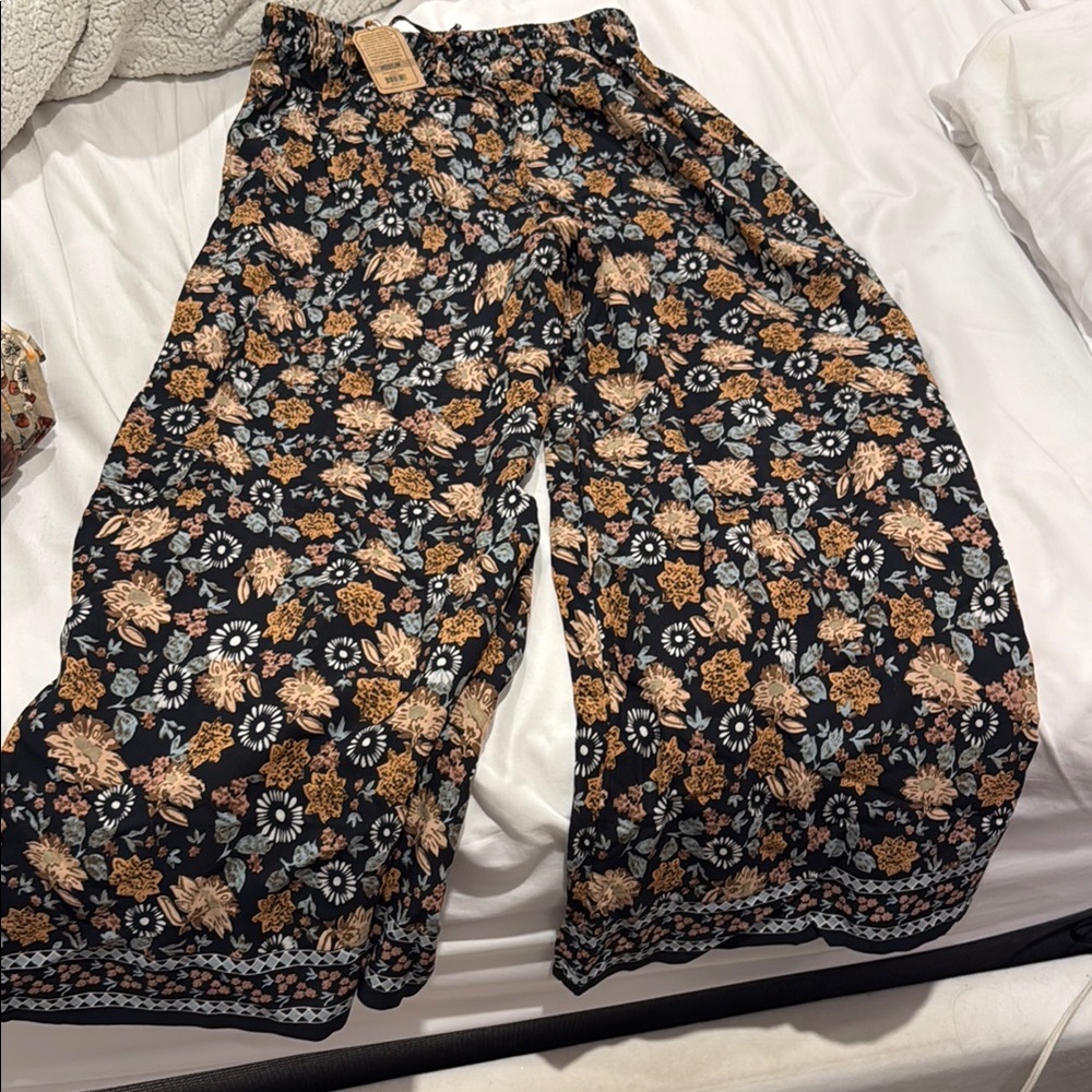 NATURAL LIFE Floral Wide Leg Pants - Black and Tan